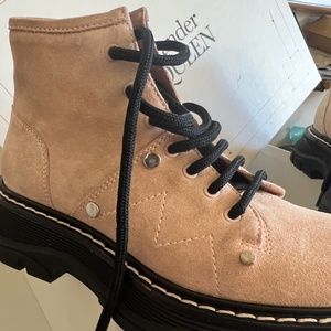 Alexander McQueen | Women 40mm Tread Studded Suede Ankle Boots Pink 36